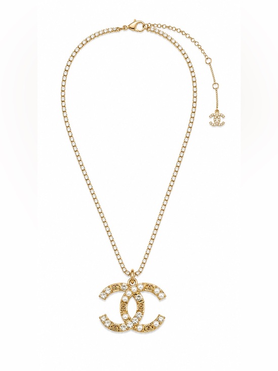 CHANEL Jewelry - Authentic Vintage CHANEL Gold and Pearl Pendant Necklace with Crystal Chain